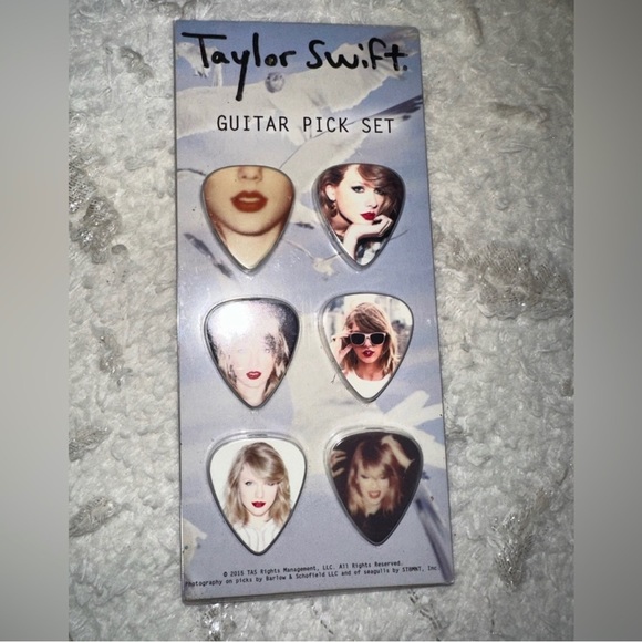 Taylor Swift 1989 Guitar Picks - Picture 2 of 2